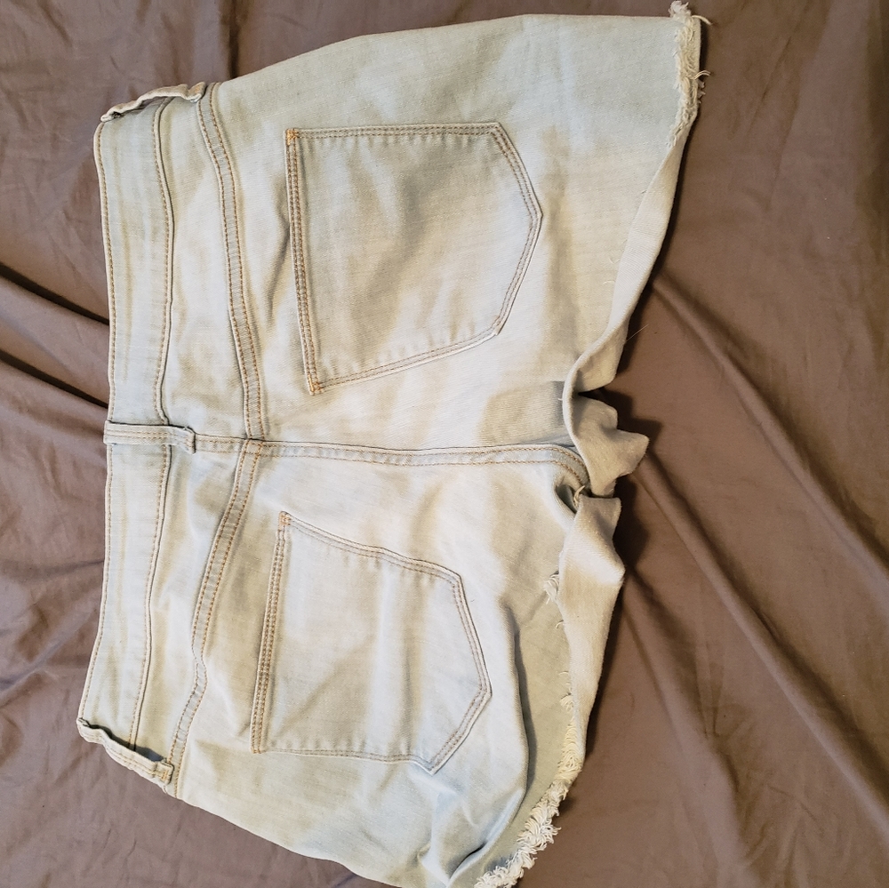 Universal Thread Shorts - Picture 4 of 5